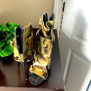 Camouflage high fashion heels